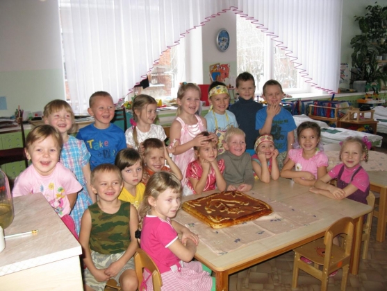 Смотреть фотографию №18 Фото №18 При входе в казарму рассматриваем солдата на посту
