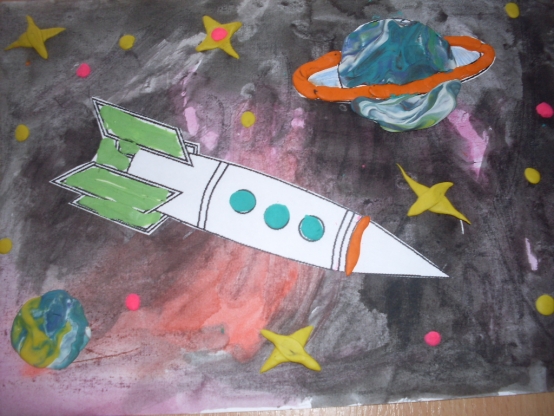 Нод день космонавтики. Ракеты для рисования в детском саду. Аппликация ко Дню космонавтики в детском саду. Рисование ракета старшая группа.