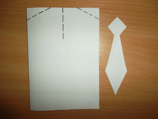 Сделать галстук из бумаги на 23 февраля. Поделка рубашка с галстуком из бумаги. Рубашка для открытки в детский сад. Рубашка с галстуком на 23 февраля в детском саду. Аппликация рубашка с галстуком.