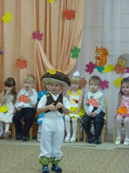 Смотреть фотографию №2 Фото №2 Мальчики мухоморчики девочки листочки