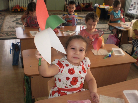 Смотреть фотографию №19 Фото №19 А начали мы ее со знакомства с мамами и оформления газеты Самые обаятельные и привлекательные дети рассказывали о своих мамах как их зовут где они и кем работают что любят об увлечениях мамы