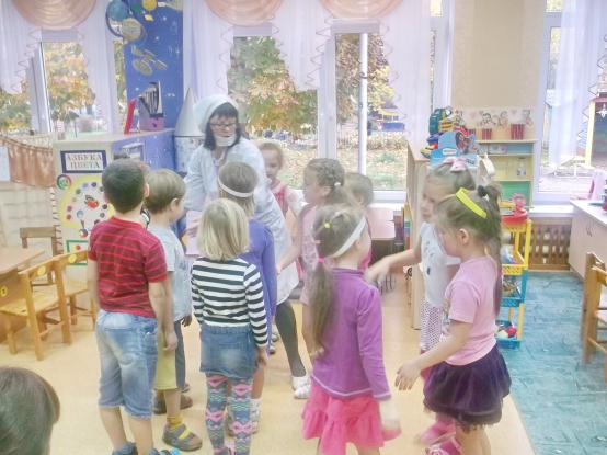Смотреть фотографию №4 Фото №4 Также вспомнили и закрепили знания детей об основных правилах гигиены дети совместно с родителями нарисовали то с чем у них ассоциируется здоровый образ жизни
