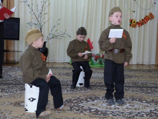 Смотреть фотографию №3 Фото №3 В руках по одному цветку