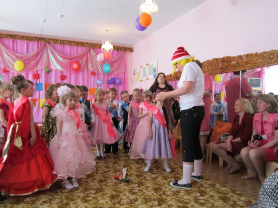 Смотреть фотографию №2 Фото №2 Попрощаться нам сегодня надо С теми кто любил нас С детским садом Вот и пронеслись незаметно года в детском саду