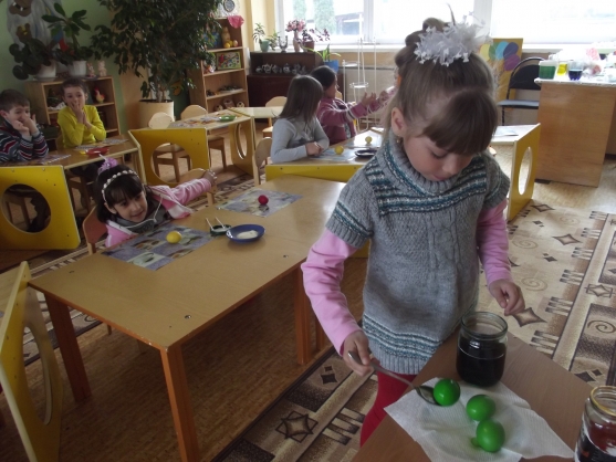 Смотреть фотографию №2 Фото №2 В детском саду сегодня уделяют и ему немало внимания На этой неделе я со своими воспитанниками готовилась к встречи этого доброго и светлого праздника