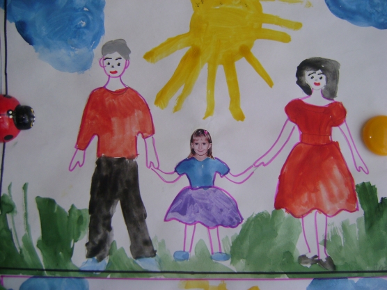 Конспект занятия семья в подготовительной группе. Рисунок на тему моя семья. Рисунки на тему семья для детей. Рисунок на тему день семьи. Моя семья рисунок детский.