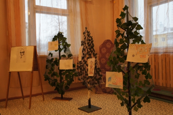 Смотреть фотографию №12 Фото №12 К концу проекта было предложено оформить выставку семейных рисунков по произведениям С