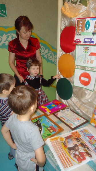 Конспект занятия по обучению ПДД: «Мы едем, едем, едем…» Фото Конспект занятия по обучению ПДД: «Мы едем, едем, едем…»