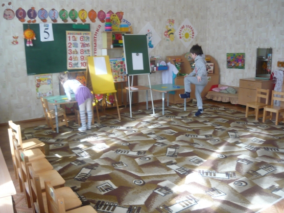 Смотреть фотографию №1 Фото №1 Праздник веселья Звучит песня Улыбка дети садятся С крыши капает капель начинается апрель ну а апреля был праздник смеха и веселья Настя Кати Саши