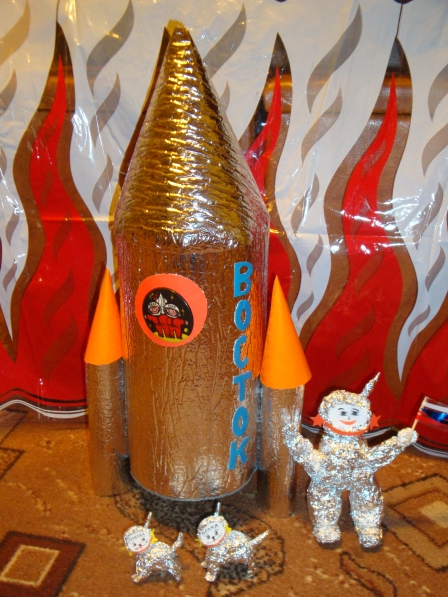 Ракета из бутылки ко дню космонавтики. Поделка ракета ко Дню космонавтики. Ракета поделка своими руками. Поделка ко Дню космонавтики в детский сад. Ракета поделка в садик.