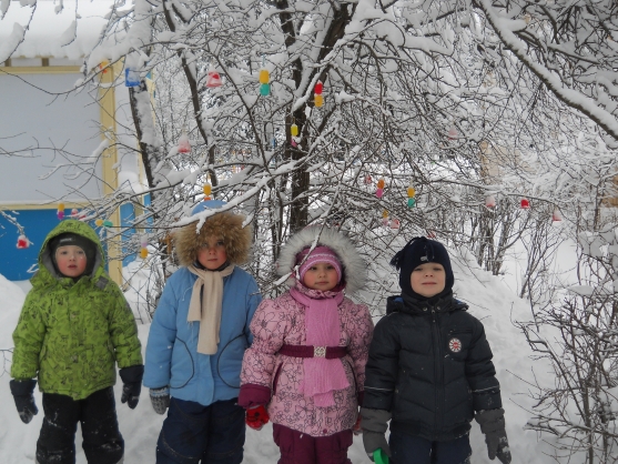 Смотреть фотографию №4 Фото №4 Снег огромными хлопьями шёл и днём и ночью одев под утро всё вокруг в снежный наряд подарив нам всем снежную сказку
