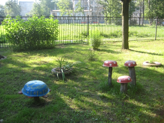 Смотреть фотографию №14 Фото №14 лошадка с тележкой в огороде