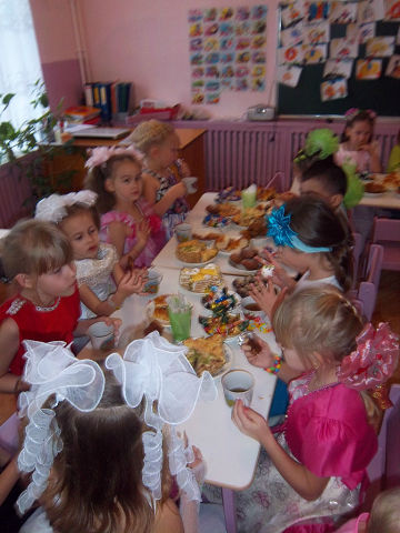 Смотреть фотографию №2 Фото №2 Располагайтесь поудобнее сегодня мы будем играть петь и танцевать в этом зале