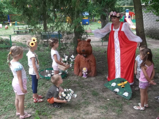 Смотреть фотографию №9 Фото №9 В звуках и красках предстают перед ребенком первоначально мир родной семьи затем родного д сада в более старшем возрасте мир родного края и наконец мир родной отчизны России