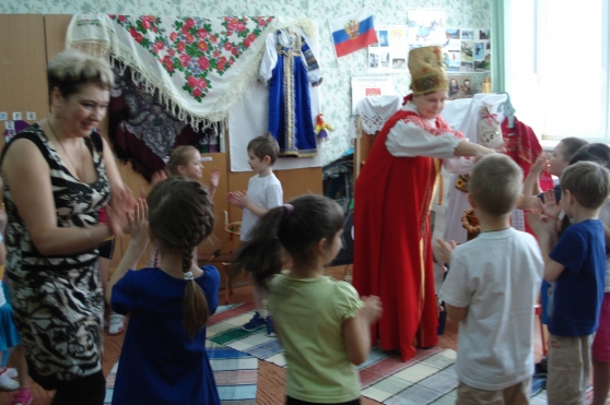 Смотреть фотографию №2 Фото №2 Русская изба русских народных игр