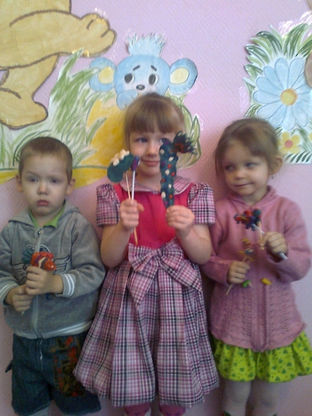 Смотреть фотографию №4 Фото №4 Научить новому способу лепки применяя природный материал трубочки для коктейля цветные перышки колпачки фломастеров пуговицы