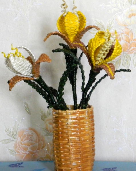 Плетение вазы из газетных трубочек: рассмотрим два варианта создания напольной вазы с фото и видео
