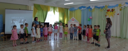 Смотреть фотографию №6 Фото №6 Участвовали в конкурсе две команды в случае затруднений при выполнении заданий детям помогали родители