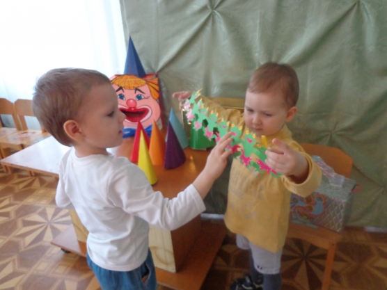 Смотреть фотографию №5 Фото №5 Познакомить с понятием разноцветный колпачок