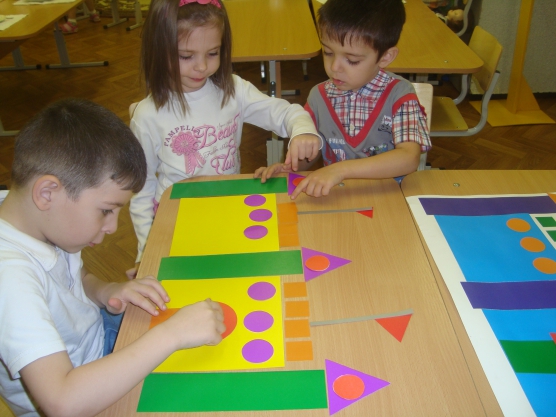 Математическое развитие в младшей группе. Занятие по ФЭМП во 2 младшей группе. Занятия в детском саду ФЭМП что это. Занятие ФЭМП младшая группа. Занятие по математике в ДОУ.