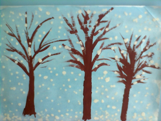 Деревья в снегу вторая младшая группа. Аппликация деревья зимой. Рисование зимних деревьев. Зимнее дерево ватными палочками. Рисование зимний лес старшая группа.