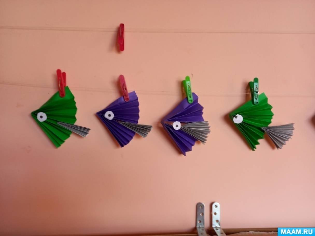 Фотоотчет «Рыбки сверкают, рыбки играют в технике «оригами» с детьми подготовительной группы