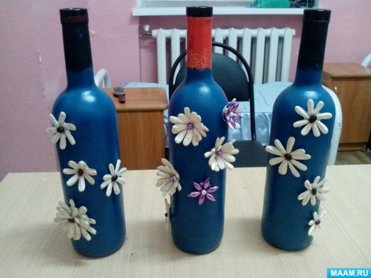 Выполнение сувенирных бутылок украшеных природным материалом Фото Выполнение сувенирных бутылок украшеных природным материалом