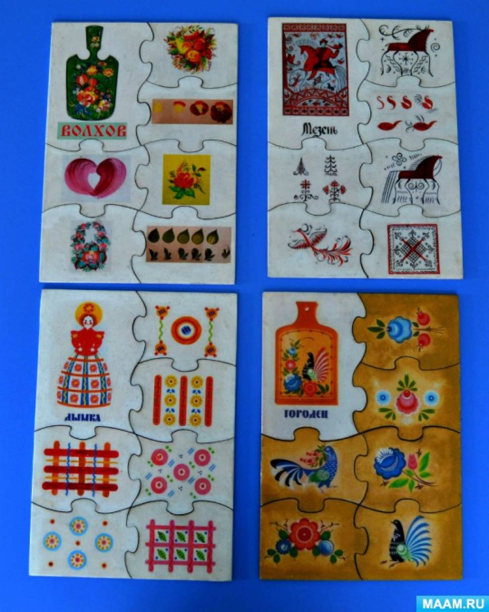 Игровой стол для настольных игр. Декоративная игра. Вечер настольных игр. Настольные игры. Новогоднее игровое поле.