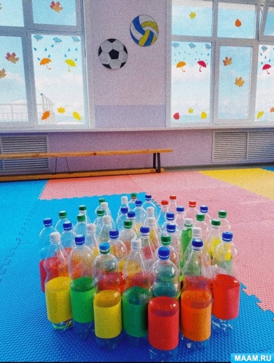 Цветные пластиковые бутылки на занятиях по физической культуре в ДОУ
