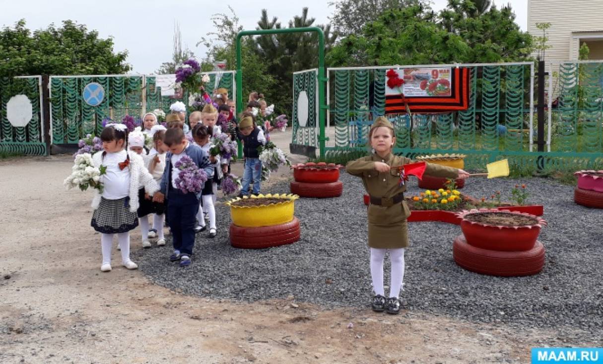 Смотреть фотографию №8 Фото №8 Совместно с родителями педагоги оформили памятный стенд Собери историю по крупицам вместе с фотографиями были написаны краткие исторические факты военных действий уже ушедших ветеранов