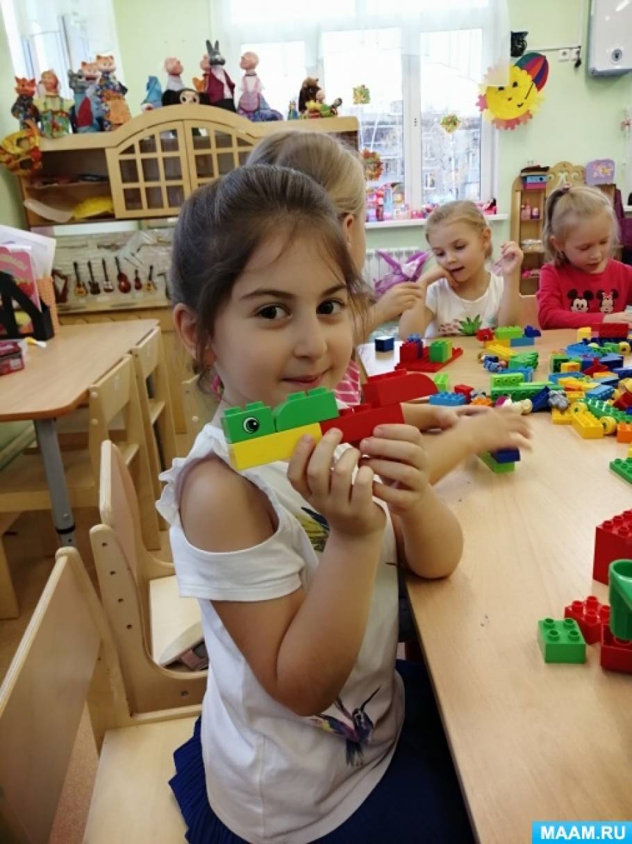 Конспект занятия по конструированию из LEGO «Гусеница»