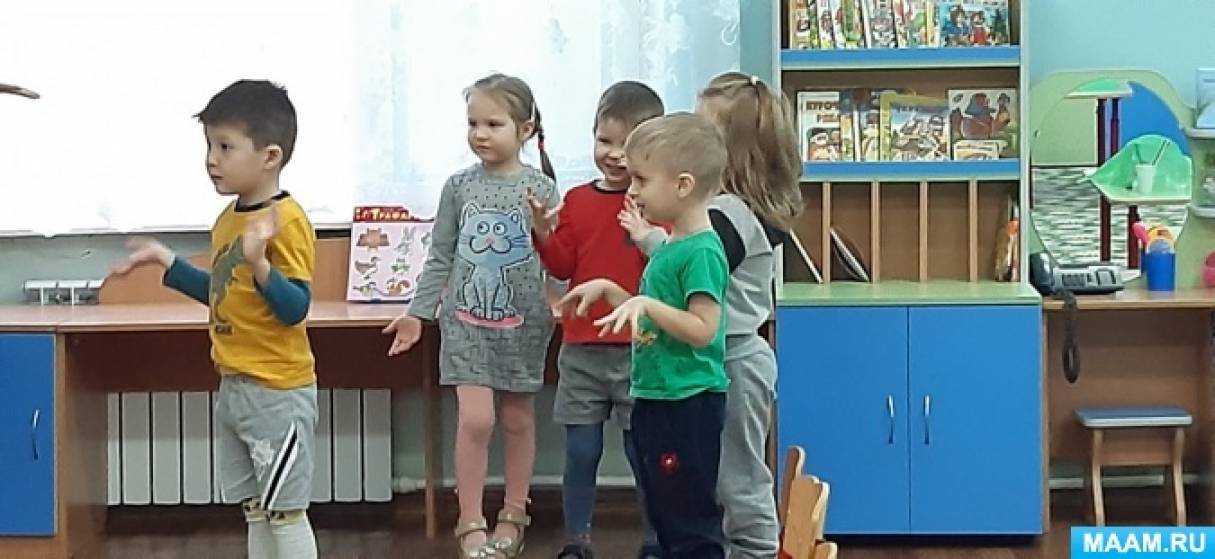 О каком свойстве воды мы говорим когда видим опущенную в стакан ложку