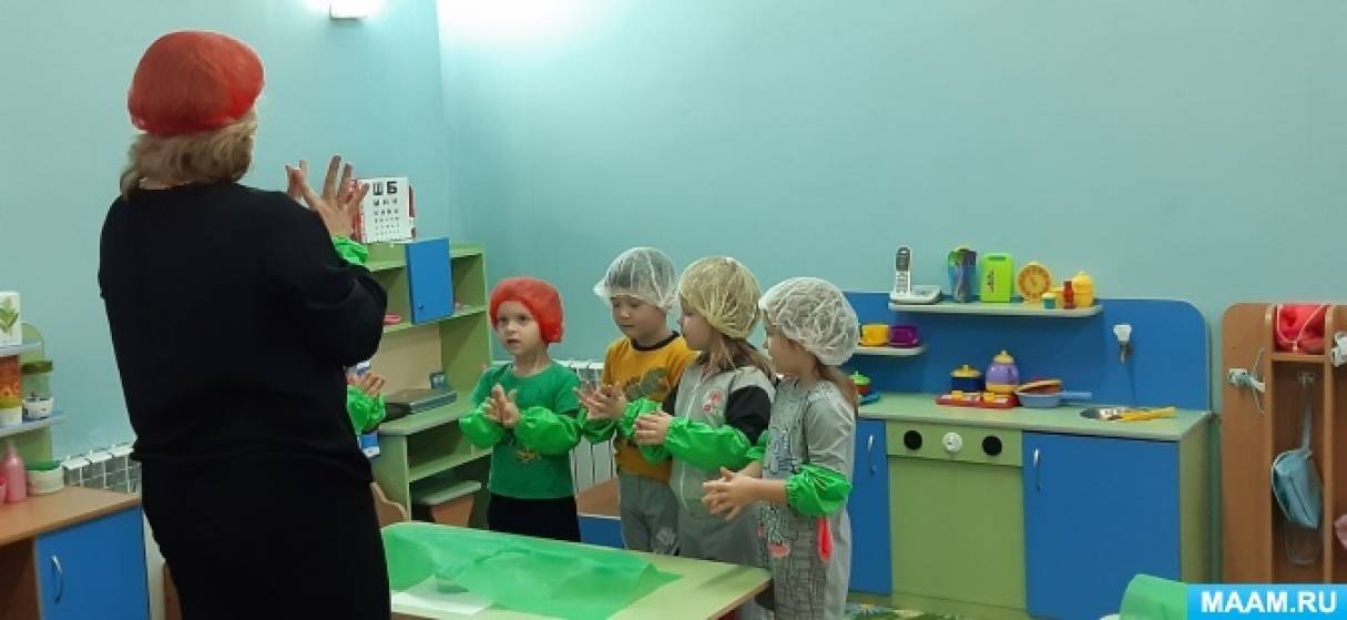 О каком свойстве воды мы говорим когда видим опущенную в стакан ложку