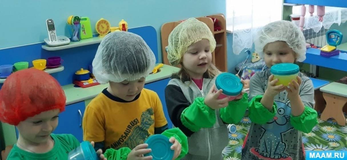 О каком свойстве воды мы говорим когда видим опущенную в стакан ложку