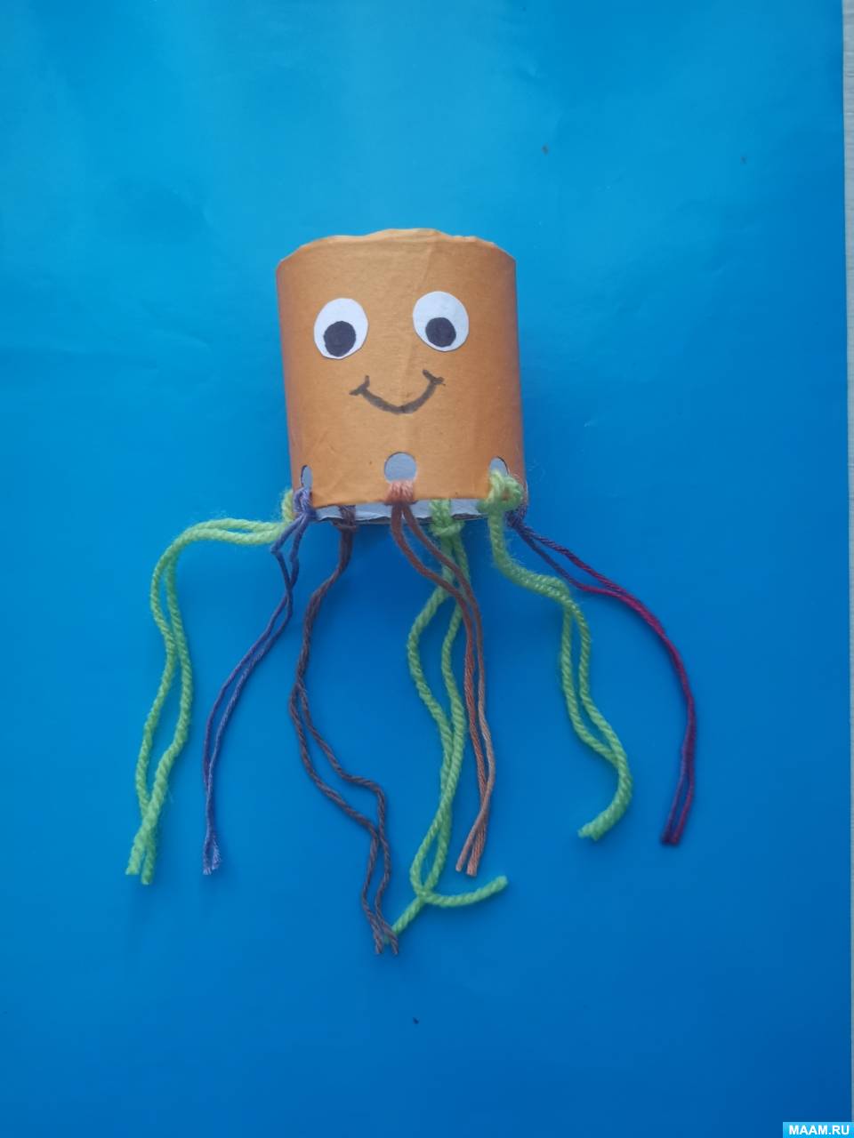 Осьминог из втулки от туалетной