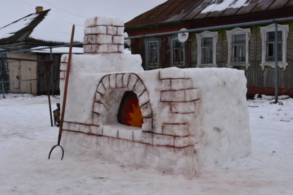 снежные постройки. печка из снега в детском. печь из снега в детском саду. постройки из снега. постройки из снега в детском саду.