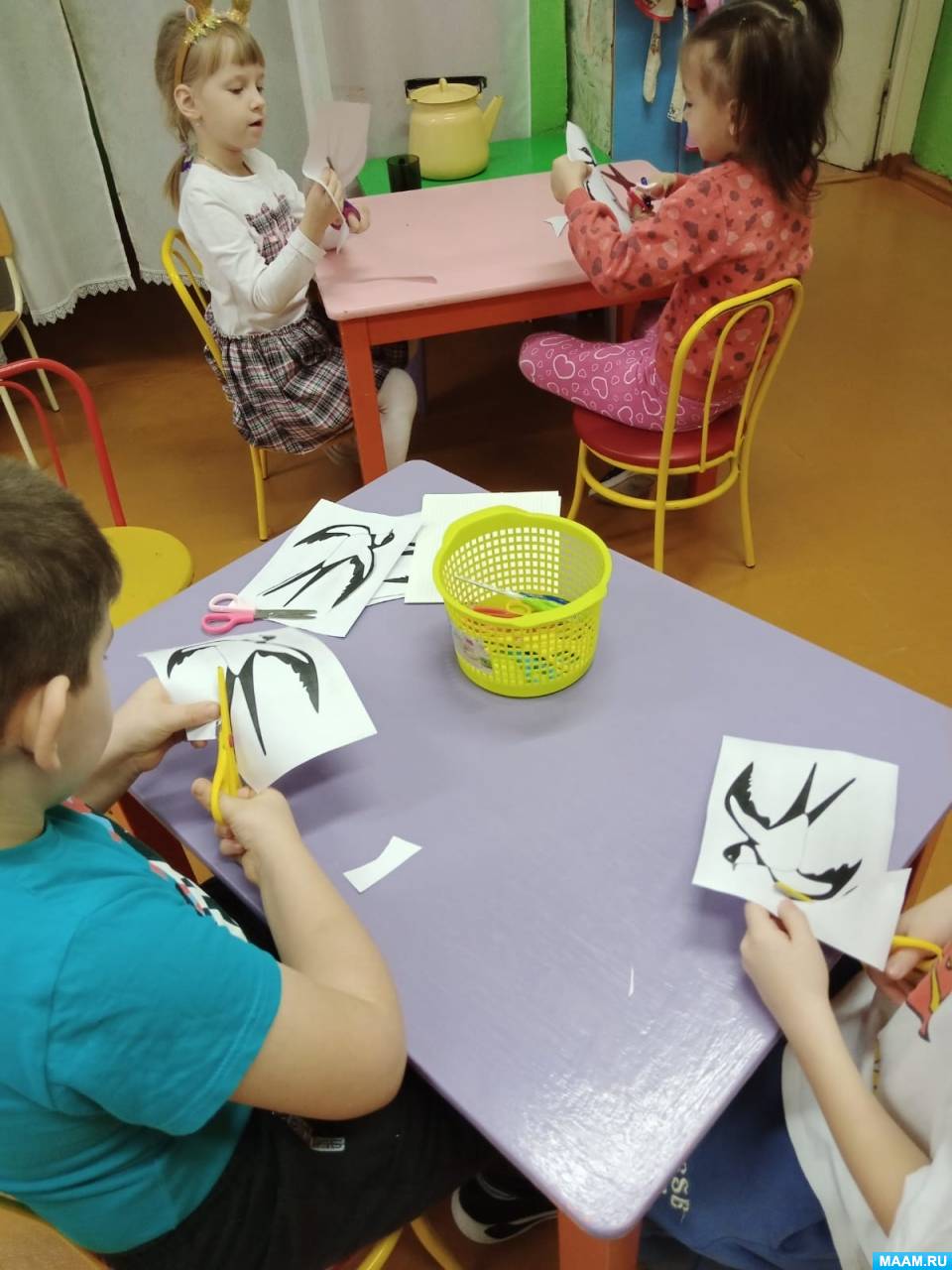 Зимняя аппликация в старшей группе детского сада. Коллективная работа детей на тему. Коллективное панно для детей. Коллективная работа детей на тему. Коллективная аппликация в детском саду.