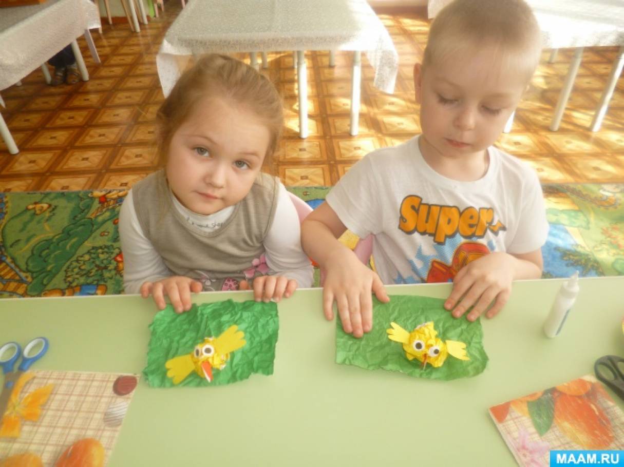 Цыпленок из мятой бумаги