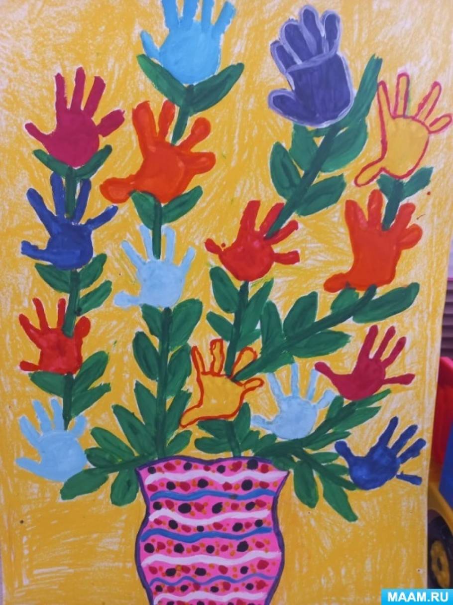 Коллективная работа по рисованию ладошкой для детей 3–4 лет «Букет цветов для мамы»