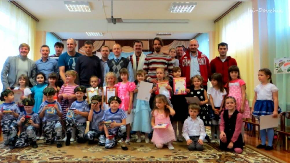 «Мы славим всех, кто на страже Отечества. Наших лучших сынов человечества» Фото «Мы славим всех, кто на страже Отечества. Наших лучших сынов человечества»