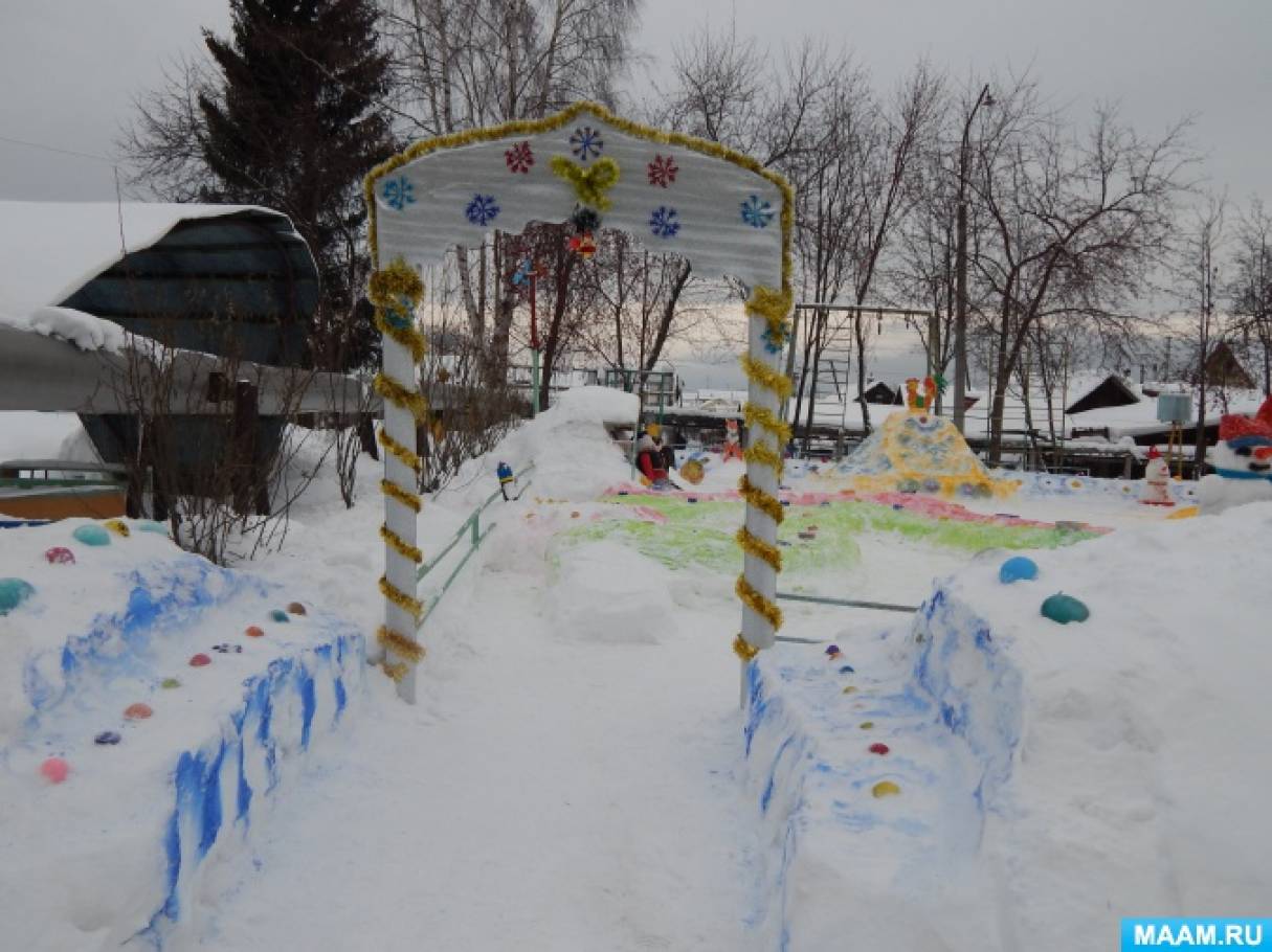 Сад в снегу. Сад снежная 9. Сад снежная 9. Ледовый городок в садике. Снежный сад.