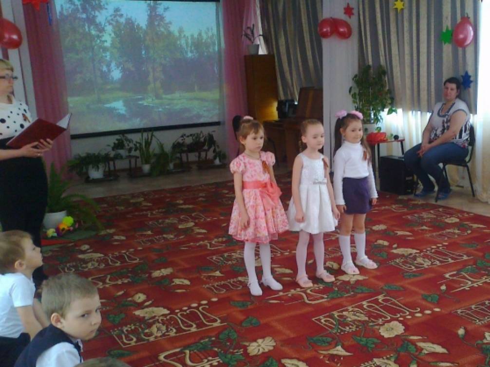 Смотреть фотографию №3 Фото №3 Это самый радостный самый счастливый праздник для всей России Вся наша страна в эти дни ликует Прошло много лет но все помнят эту замечательную дату и торжественно её отмечают