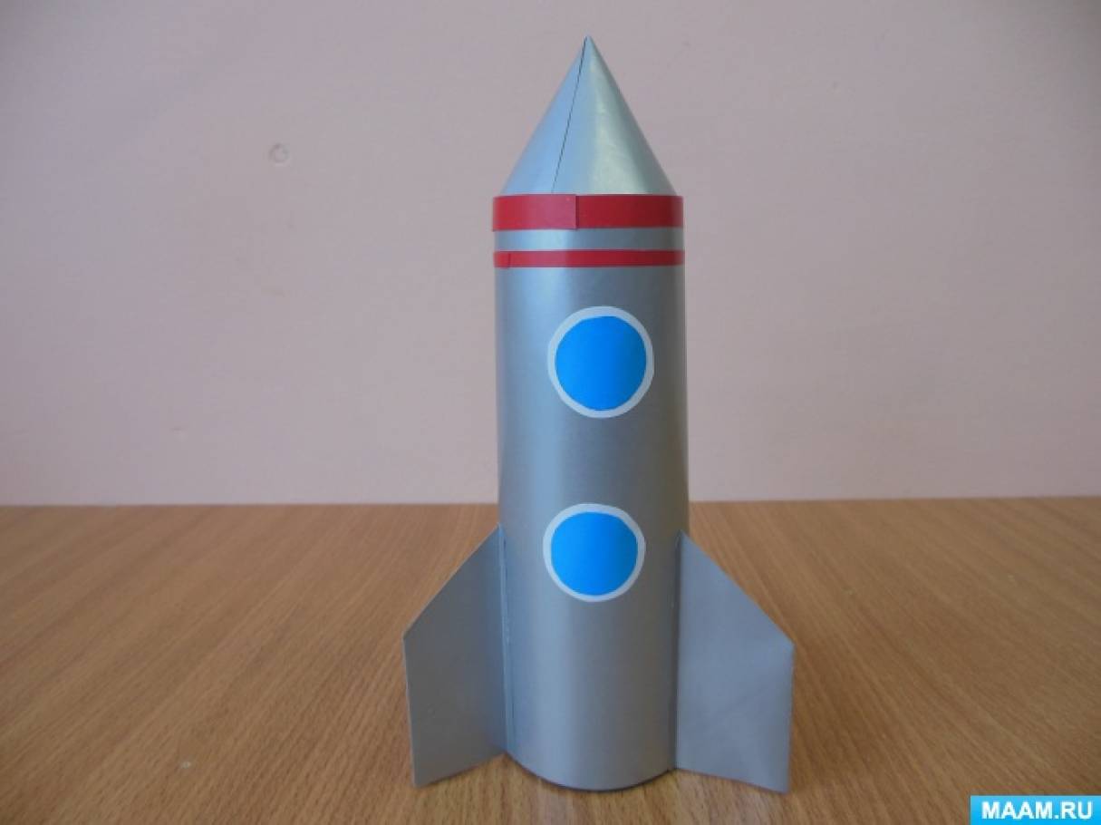 Макет ракеты ко дню космонавтики