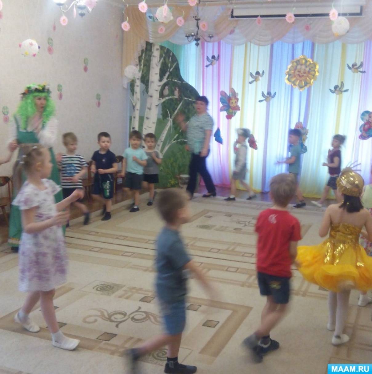 Весеннее развлечение в ДОУ. Весенние развлечения в детском саду в младшей группе. Весенний танец для младшей группы. Танец о весне средняя группа детский сад.