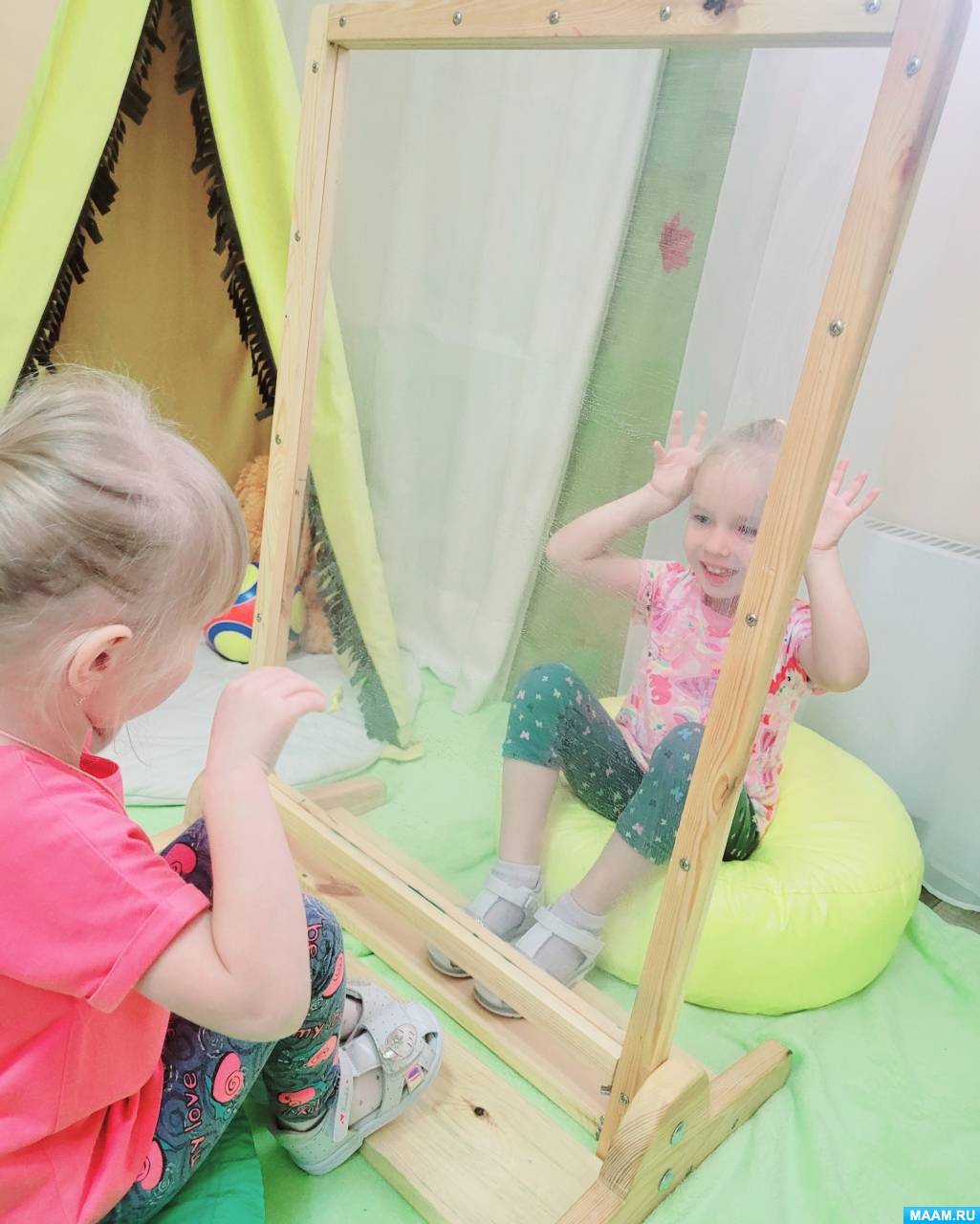 Коммуникативная игра «Зеркало» для малышей