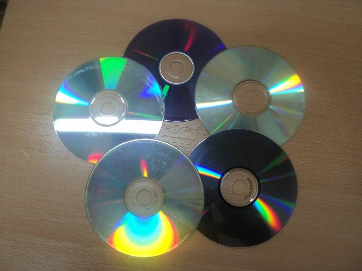 Зеркальный елочный шар из CD дисков. Мастер-класс с пошаговыми фото