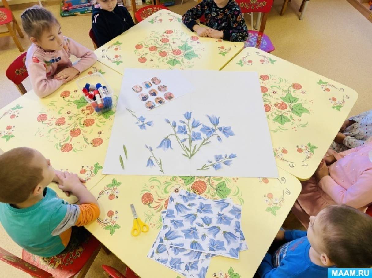 Коллективная работа ко Дню Матери «Мамины цветочки» с воспитанниками смешанной дошкольной группы