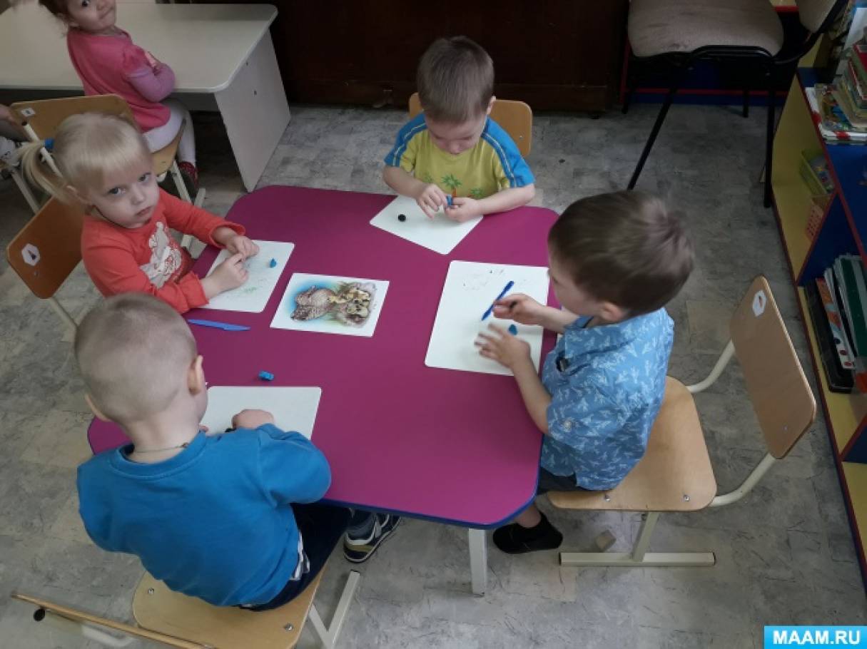 Занятие по лепке в первой младшей группе «Птички в