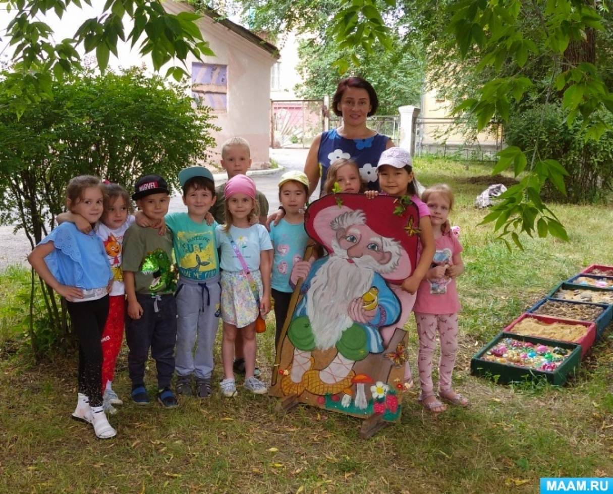 Мастер-класс по изготовлению декорации «Старичок-Боровичок» для участка в детском саду