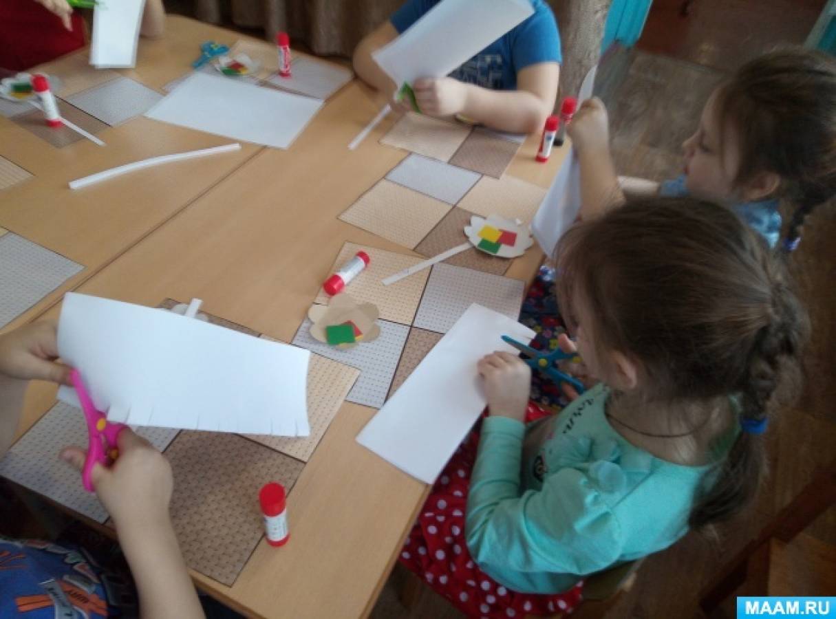 Конспект конструирование из бумаги старшая группа. Конструирование в старшей группе. Оригами в старшей группе детского сада. Конструирование в подготовительной группе. Конструирование из бумаги в ДОУ.